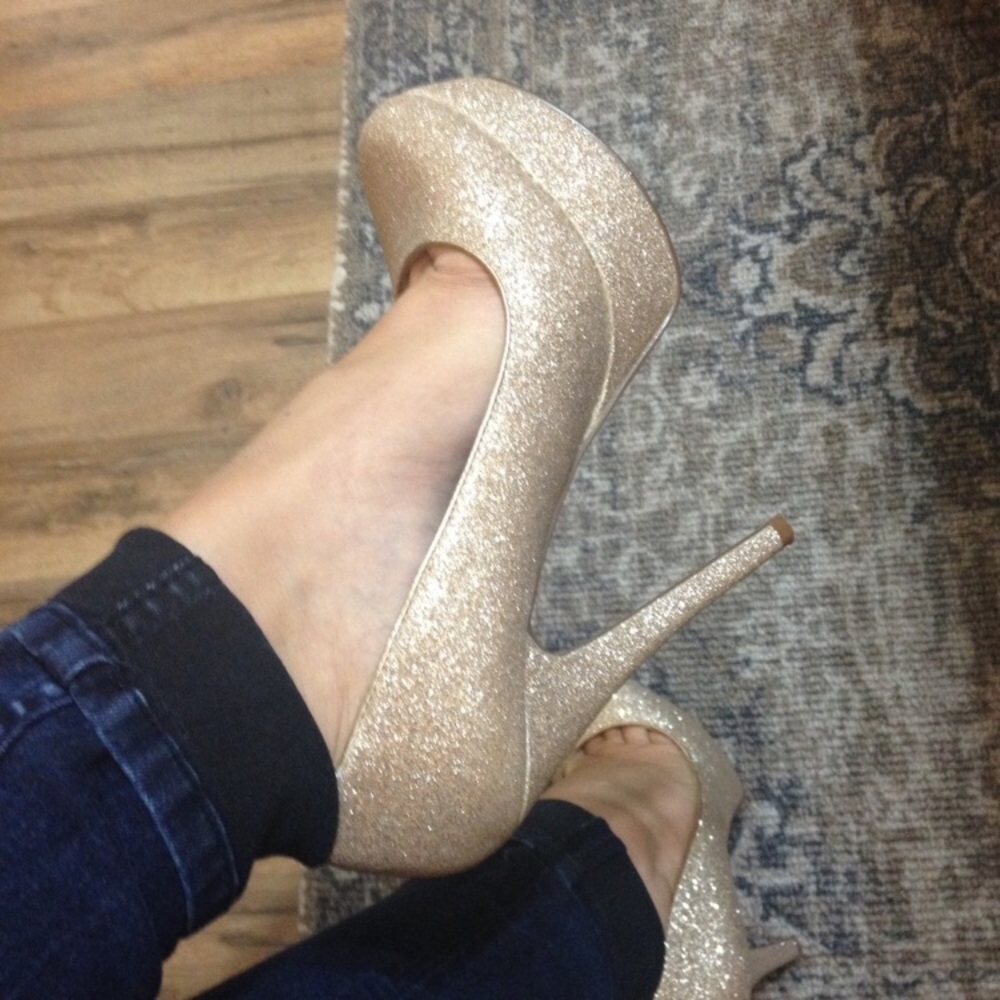 👠 Gold Glitter Platform Heel! 👠